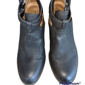 Natural Soul black criss cross strap shoes Size 7